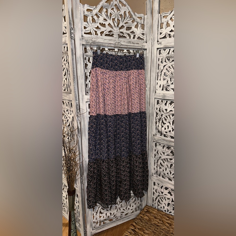 Women’s multi color maxi skirt small